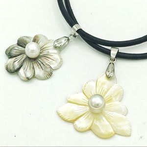 2 flower pendant choker set